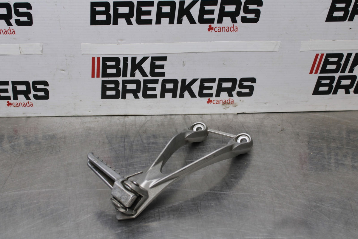 05-06 KAWASAKI NINJA ZX6R RIGHT REAR BACK PASSENGER PEG BB877