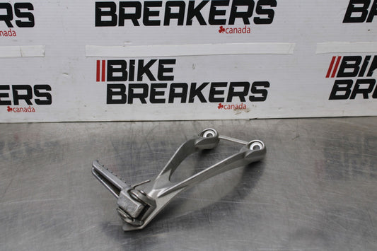 05-06 KAWASAKI NINJA ZX6R RIGHT REAR BACK PASSENGER PEG BB877