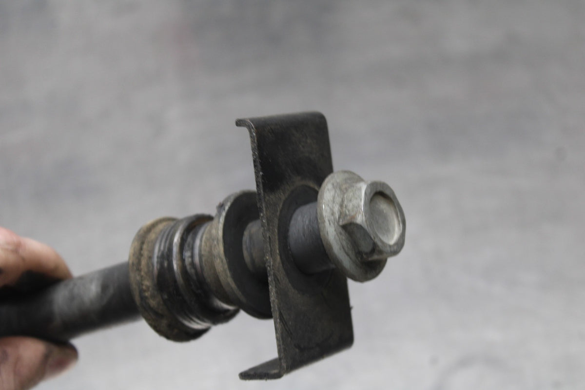 06 KAWASAKI Z750 REAR AXLE BACK WHEEL RIM PIVOT BOLT AXEL BB837
