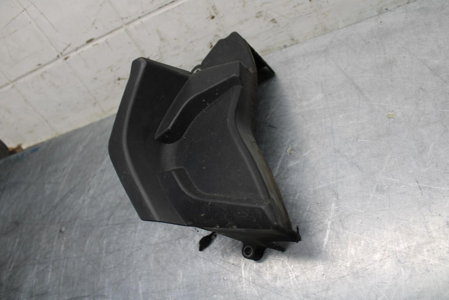 07-08 YAMAHA YZF R1 ENGINE SPROCKET COVER 4C8-15418-00-00 BB483