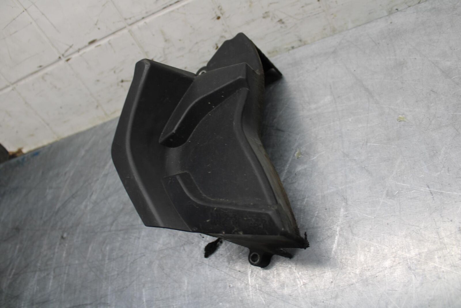 07-08 YAMAHA YZF R1 ENGINE SPROCKET COVER 4C8-15418-00-00 BB483