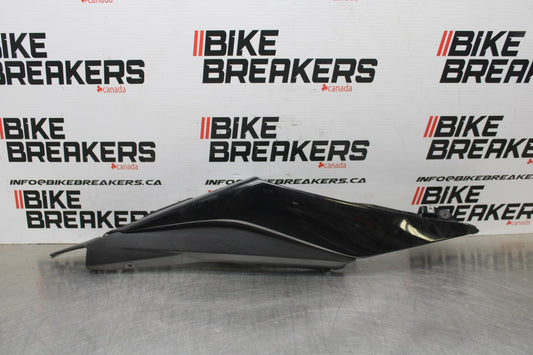 23 YAMAHA YZF R3 RIGHT REAR BACK TAIL FAIRING COWL SHROUD BB806