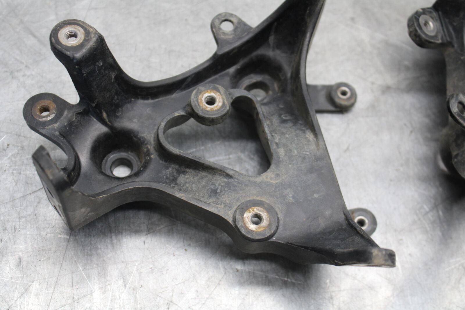 09-24 YAMAHA RAPTOR 700R FRONT FENDER LEFT RIGHT STAY BRACKETS BB654