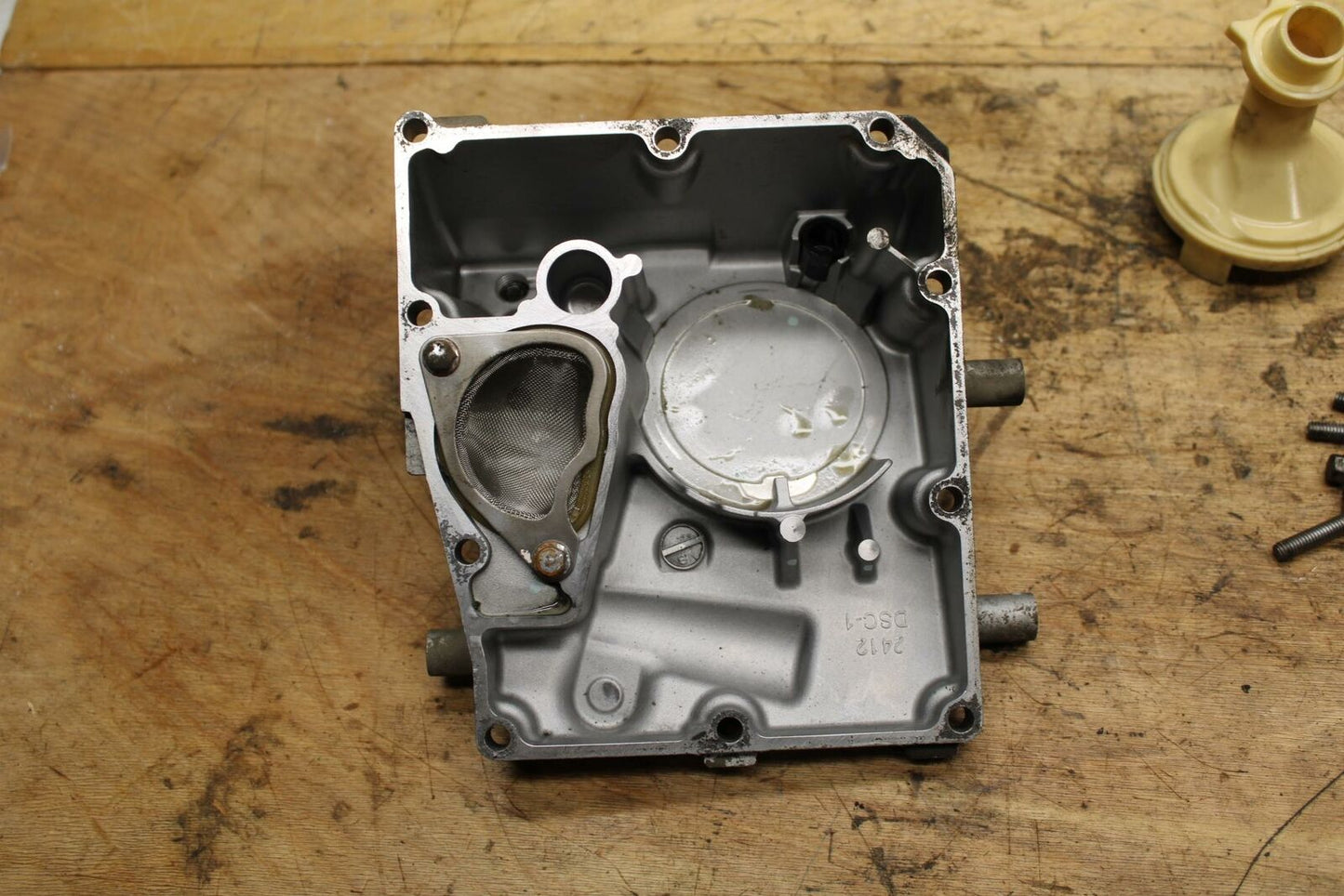 09-10 KAWASAKI ER-6N ENGINE MOTOR BOTTOM OIL PAN COVER BB325
