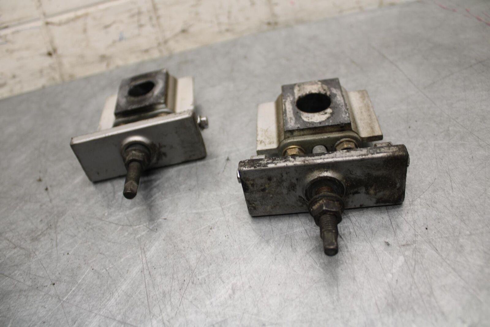 2001 Kawasaki Ninja ZX600E SWINGARM CHAIN TENSIONER ADJUSTMENT BRACKETS  BB547