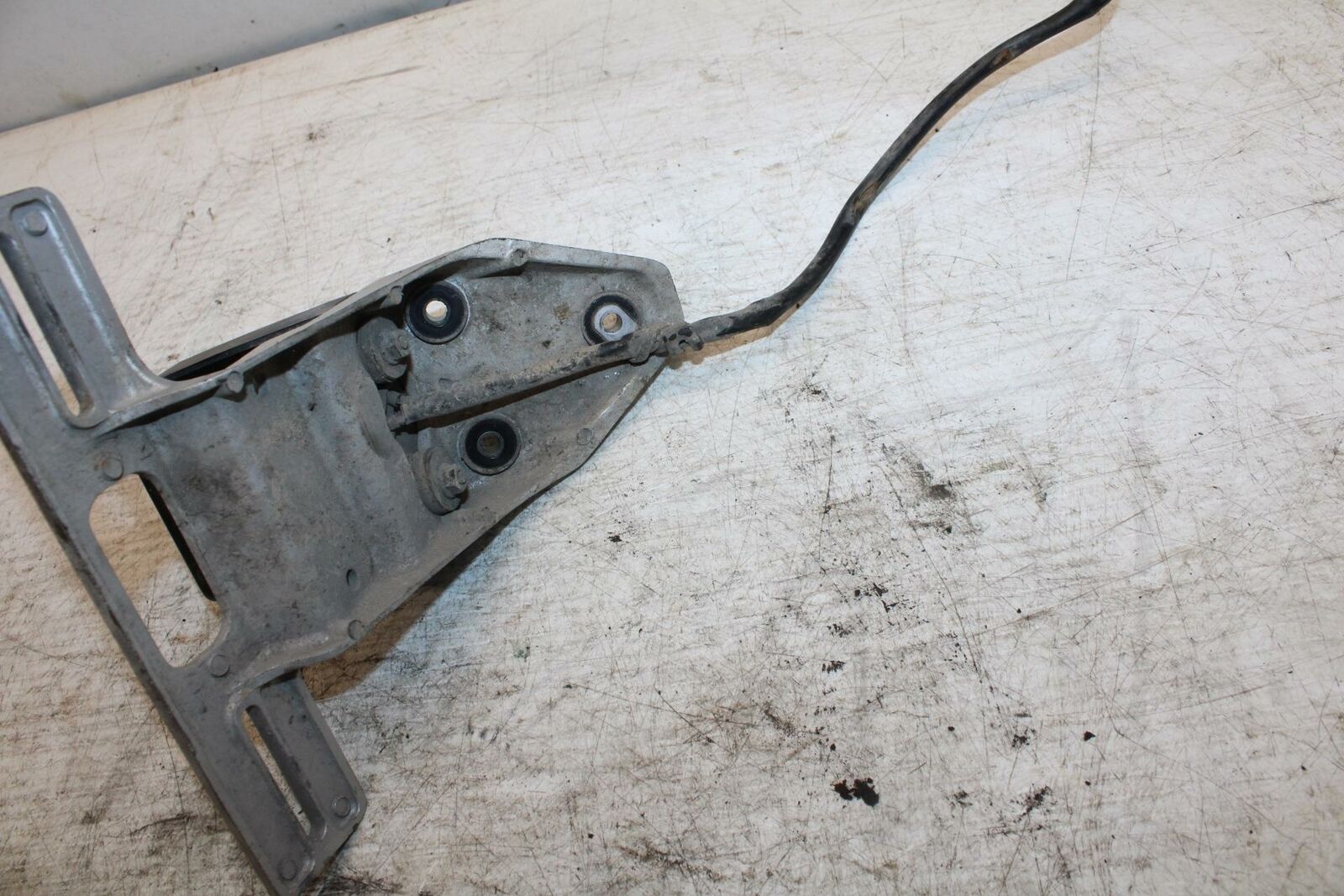 06-07 SUZUKI BOULEVARD S40 LICENSE PLATE LIGHT BRACKET BB375