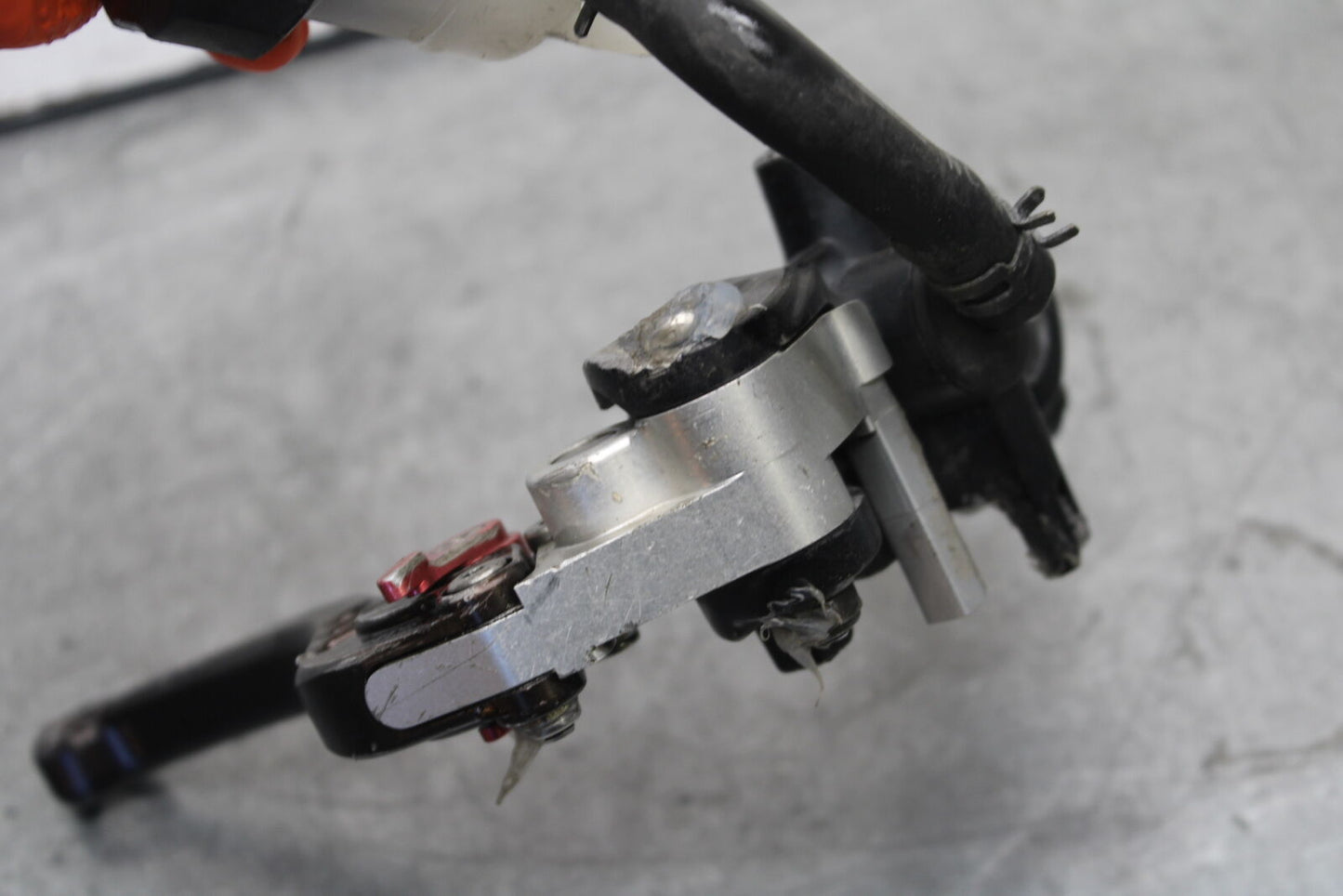 05-06 SUZUKI GSXR1000 FRONT BRAKE MASTER CYLINDER w/ LEVER 59600-47H10 BB677