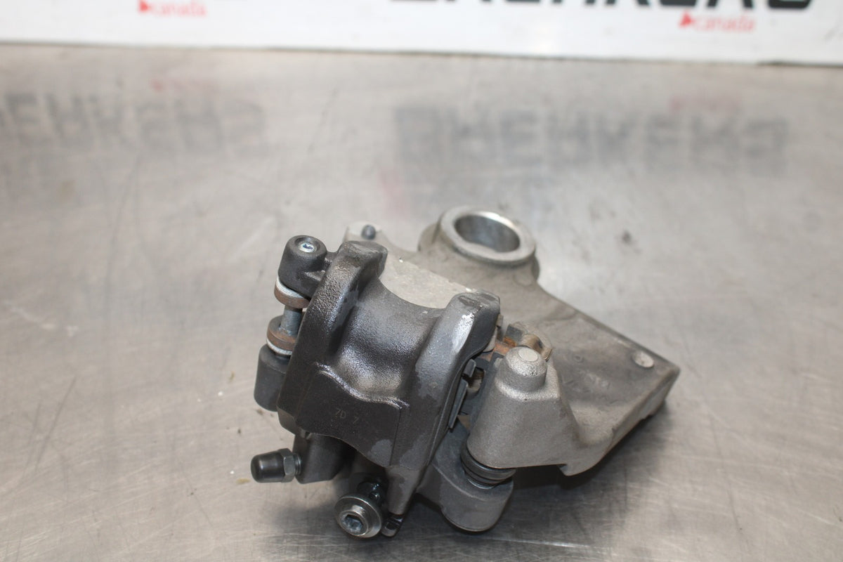 17 YAMAHA YZF R6 REAR BACK BRAKE CALIPER W MOUNT BRACKET BB922