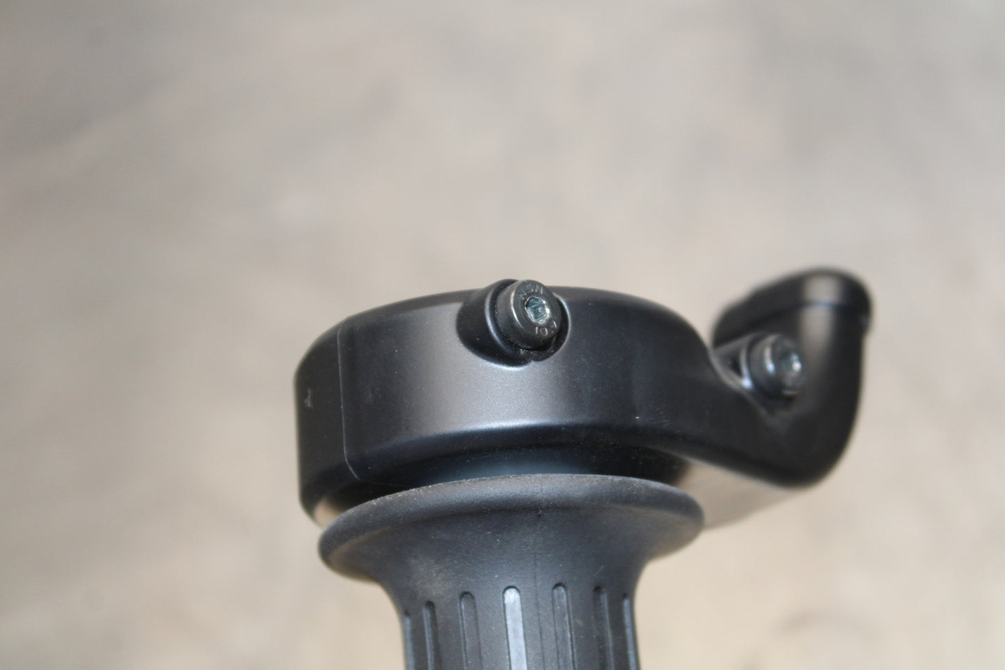 23-24 KAWASAKI NINJA ZX14R NEW!! THROTTLE CABLE LINE HOUSING GUIDE BB153