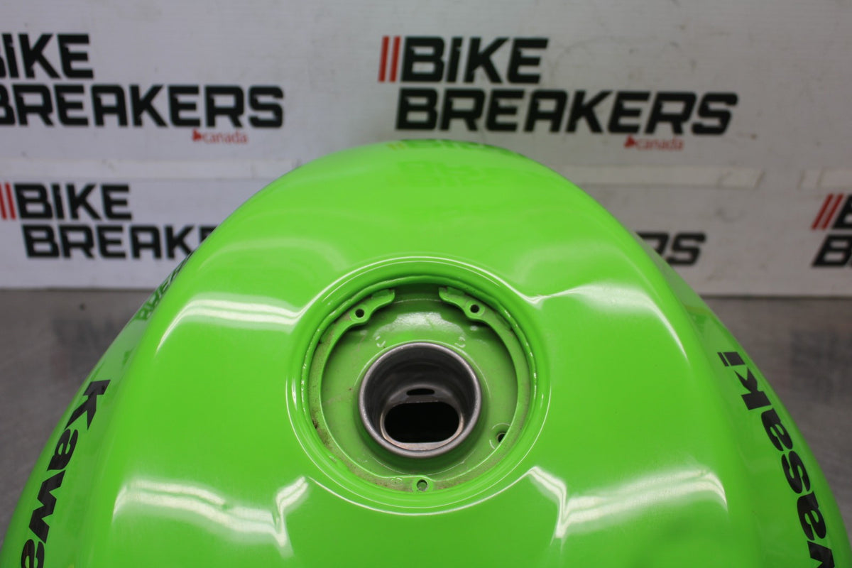 04-05 KAWASAKI NINJA ZX10R GAS TANK FUEL CELL PETROL RESERVOIR BB931