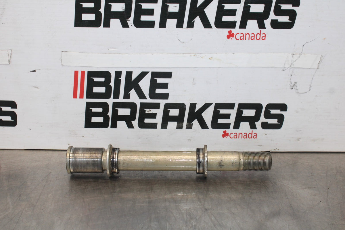 13-18 KAWASAKI NINJA ZX6R FRONT WHEEL RIM AXLE PIVOT BOLT BB908