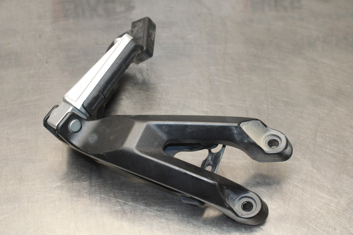 18 YAMAHA SUPER TENERE REAR BACK PASSENGER PEG SET PAIR BB832