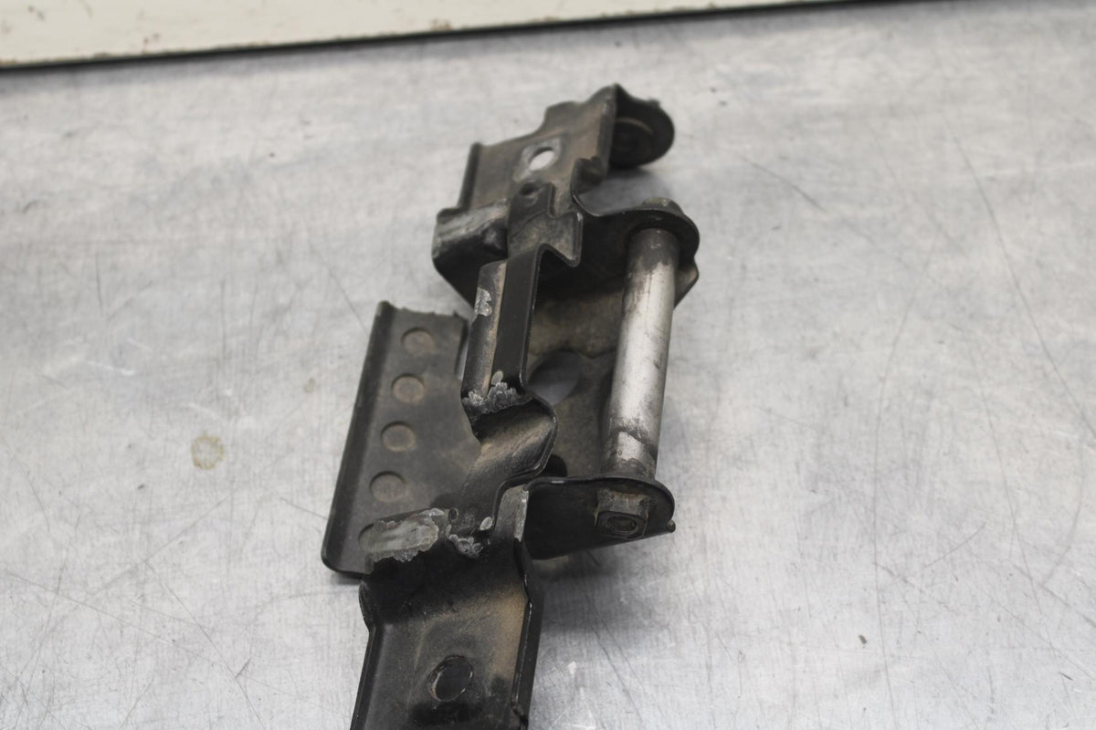 1999 Suzuki GSXR600 FRONT GAS TANK BRACKET MOUNT BB608