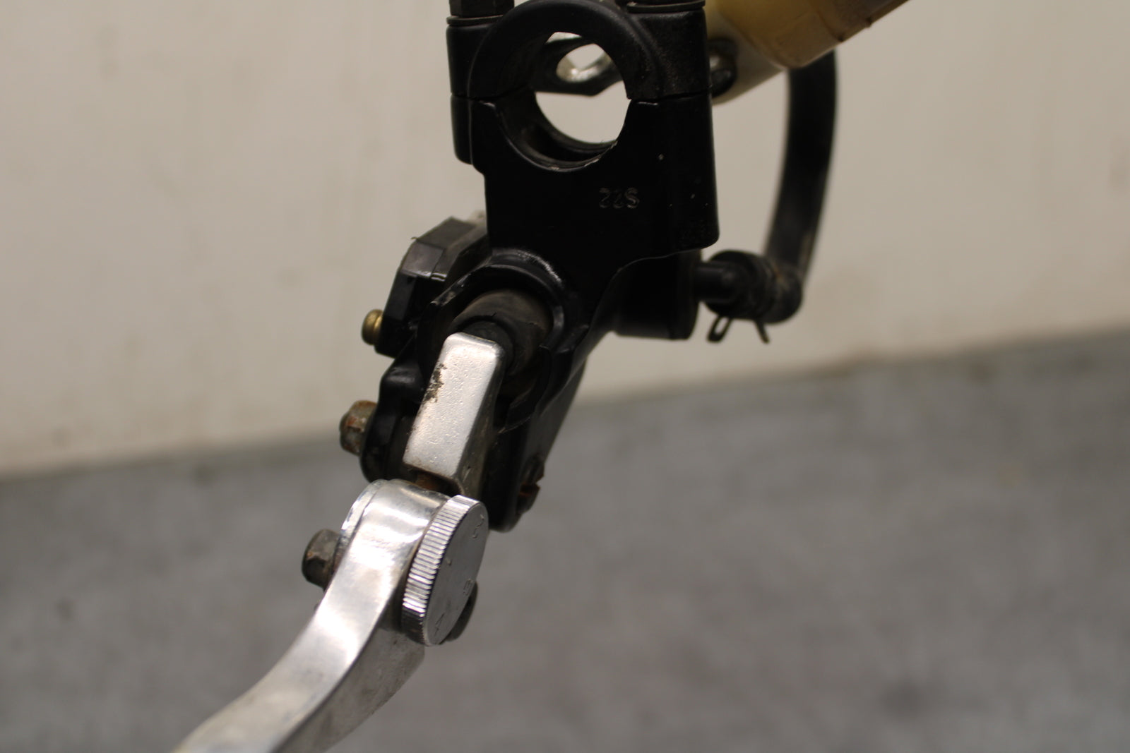 91-92 SUZUKI GSXR750 M  FRONT BRAKE MASTER CYLINDER w/ LEVER BB125
