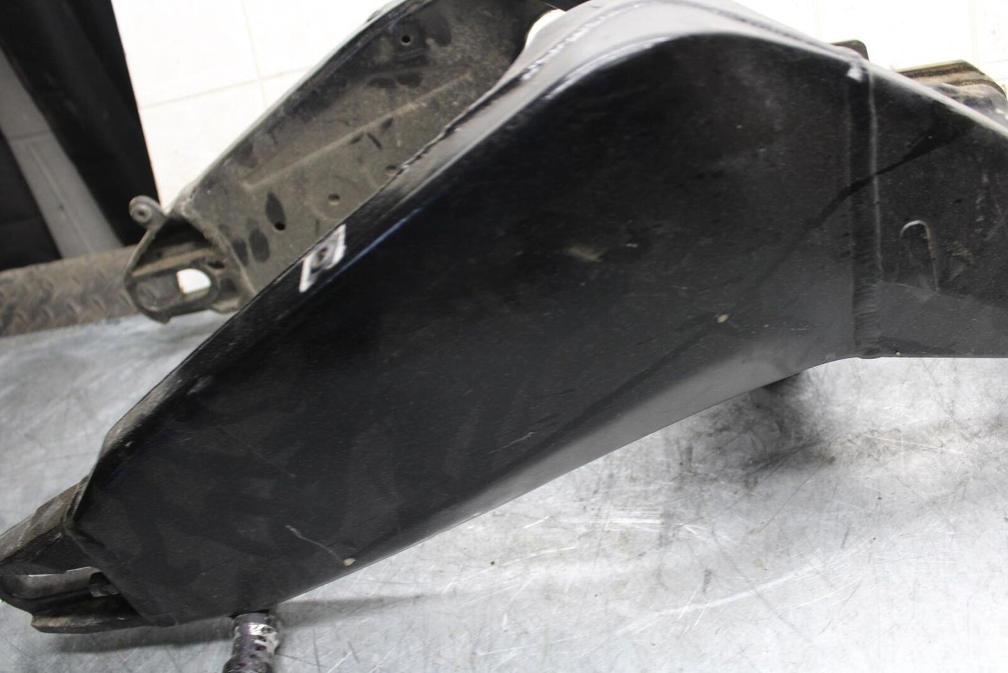 2009 Kawasaki Ninja ZX6R ZX600R SPRAY PAINTED  SWINGARM BACK SUSPENSION BB538