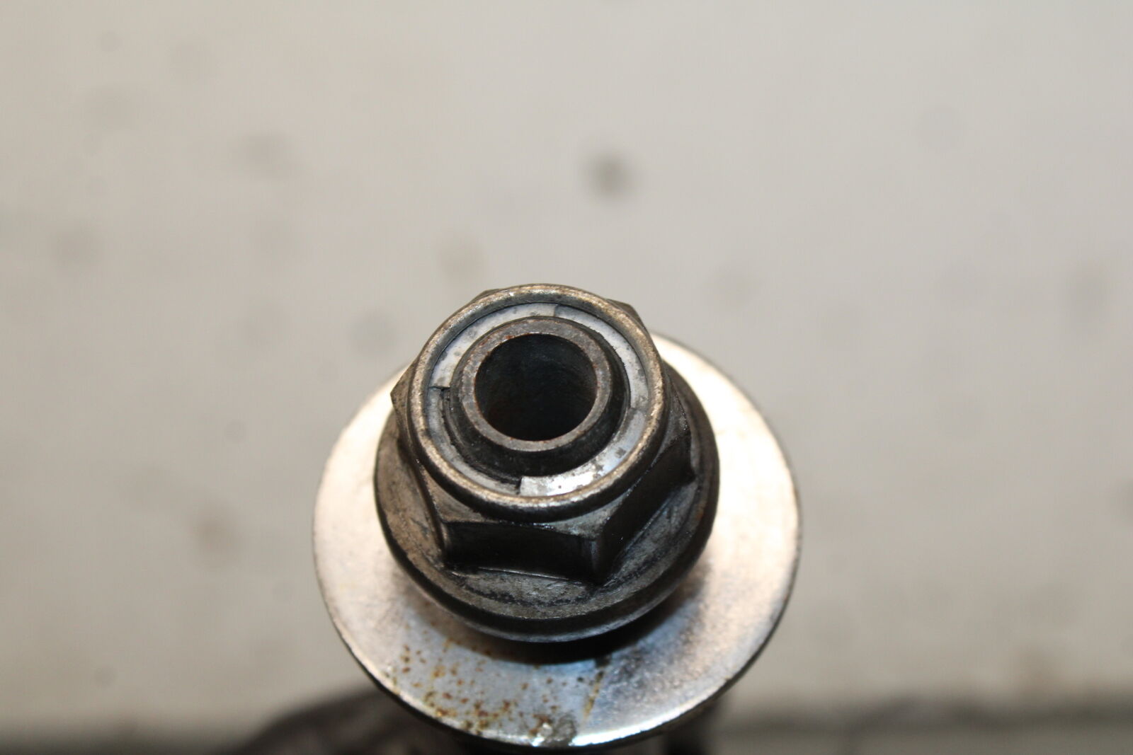 99-00 YAMAHA V STAR 1100 REAR AXLE BACK WHEEL RIM PIVOT BOLT AXEL BB711