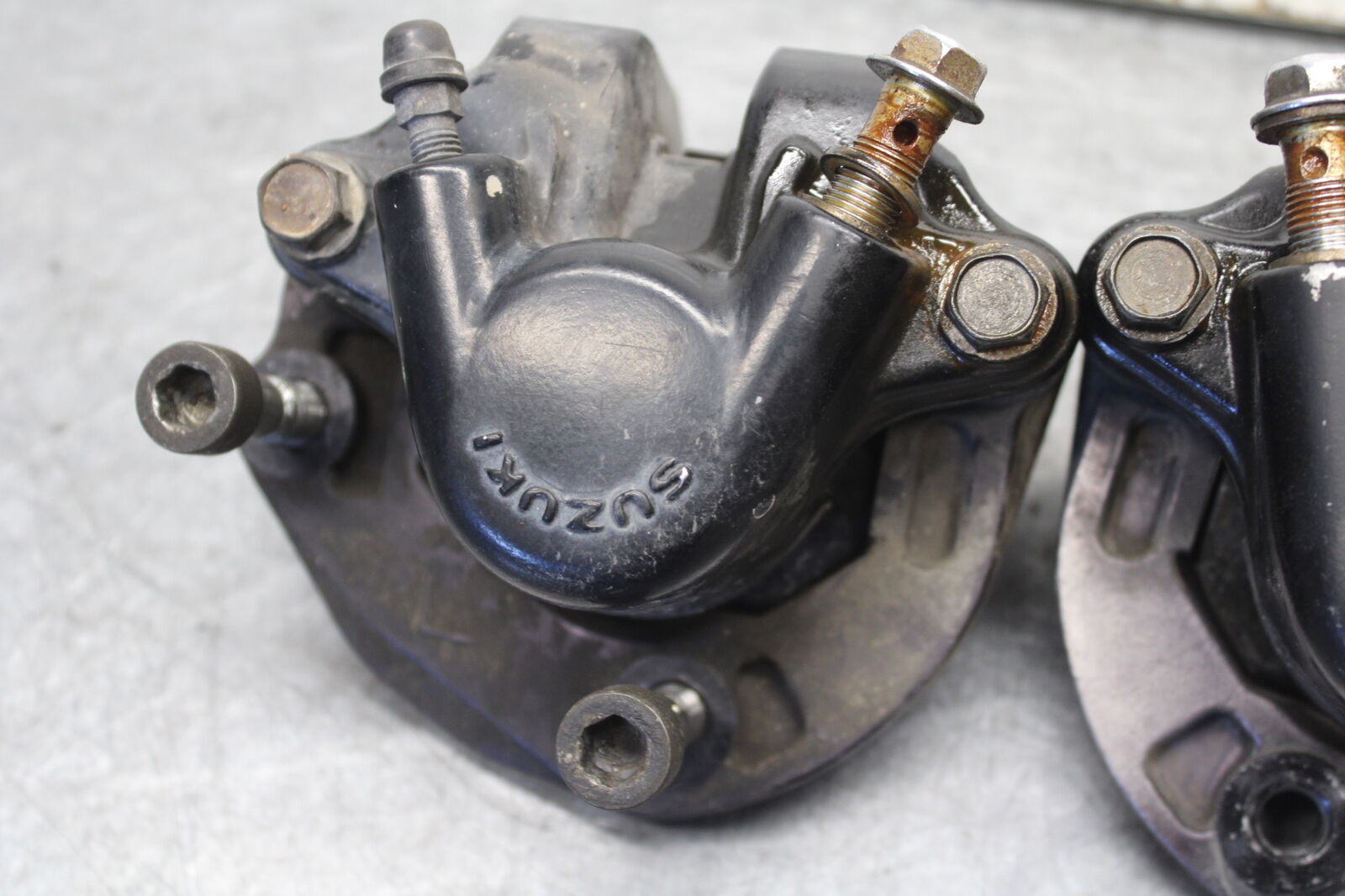 85-86 SUZUKI MADURA 1200 RIGHT LEFT FRONT BRAKE CALIPER SET PAIR CALIPERS  BB691