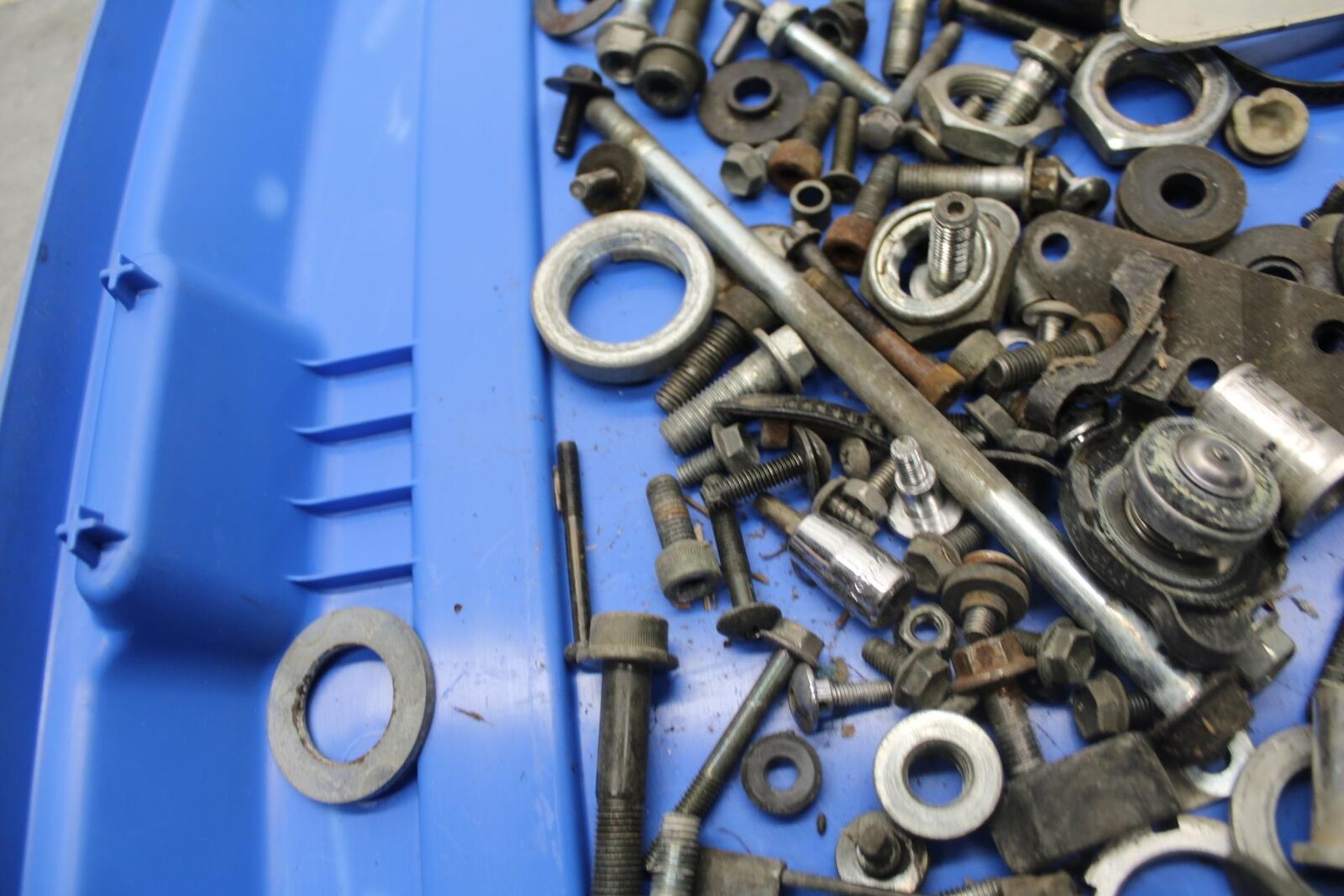 1997 Suzuki GSXR750 LEFT OVER MOUNTING BOLTS HARDWARE MOTOR SCREWS BB39