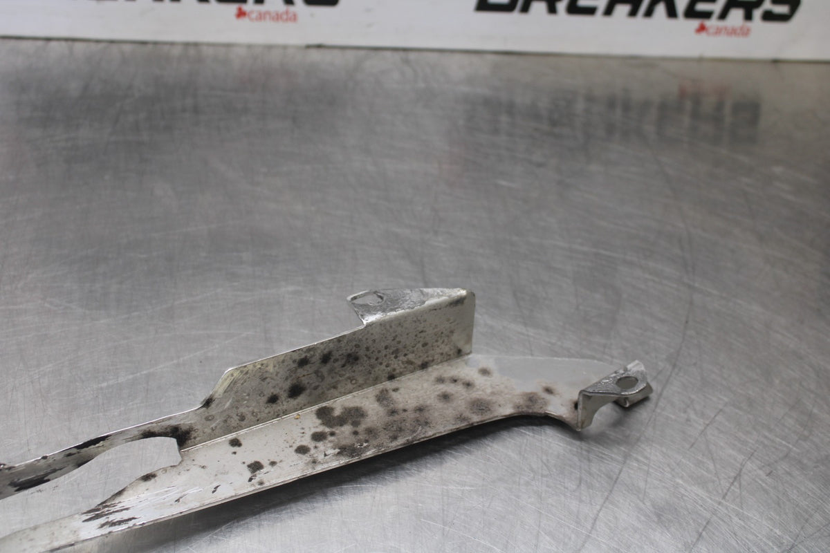 03 YAMAHA YZF R1 REAR BACK DRIVE CHAIN GUARD COVER SHIELD BB895
