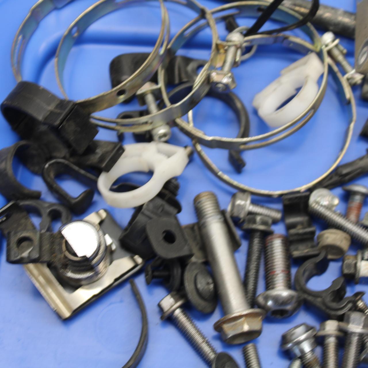 21 KAWASAKI NINJA ZX6R MISCELLANEOUS MOUNTING BOLTS HARDWARE MOTOR SCREWS BB647