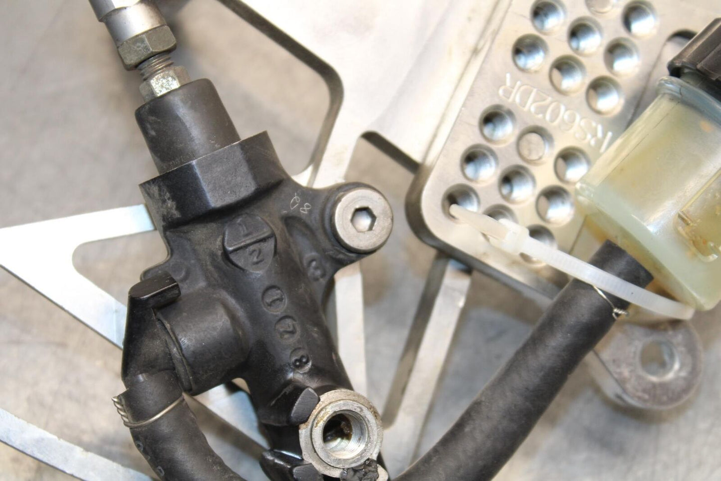 05 YAMAHA YZF R6S VORTEX RIGHT LEFT REARSETS REAR SET DRIVER FOOT PEGS BB600