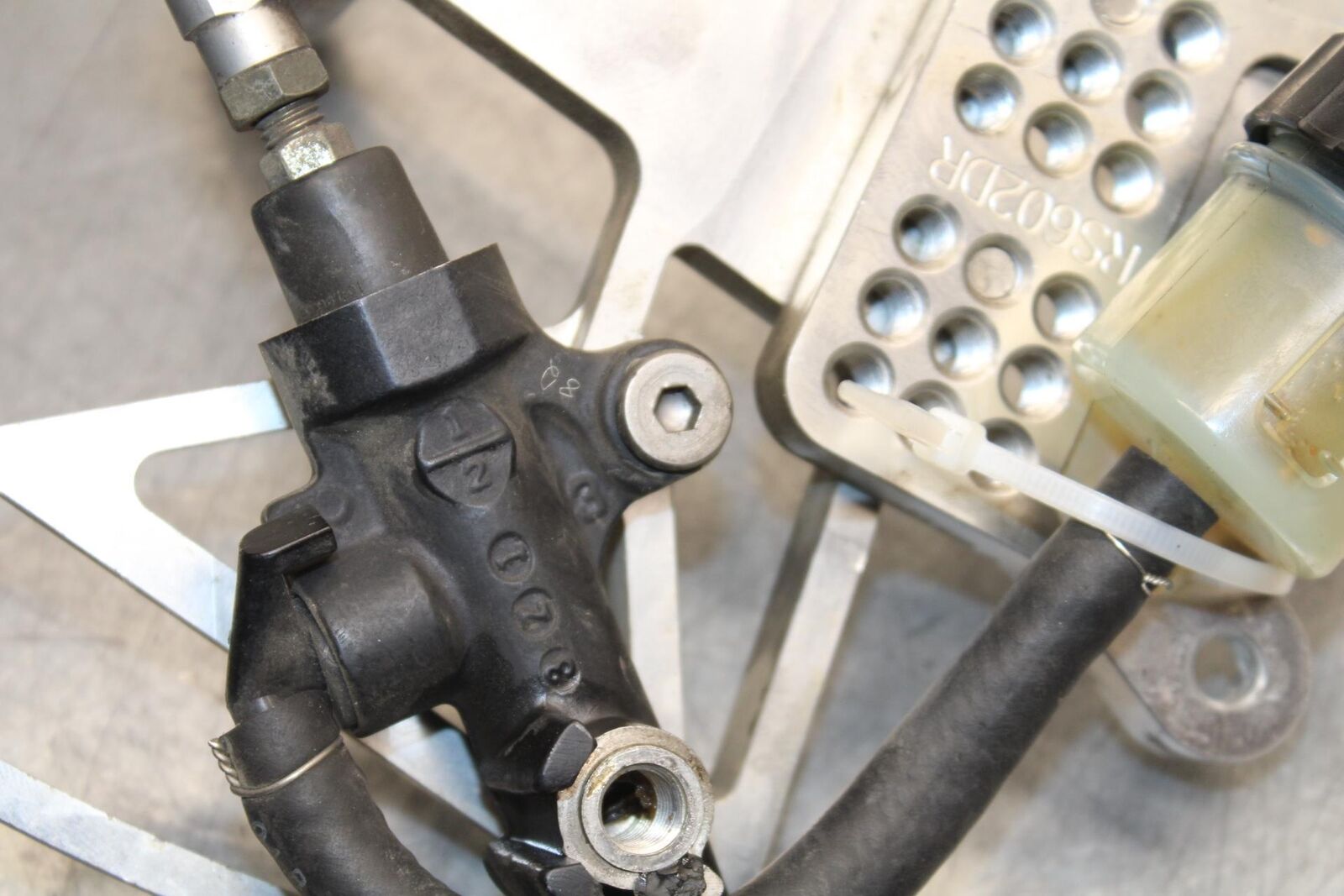 05 YAMAHA YZF R6S VORTEX RIGHT LEFT REARSETS REAR SET DRIVER FOOT PEGS BB600