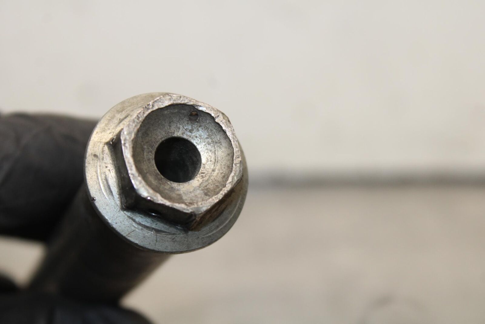 08-10 SUZUKI GSXR 600  FRONT WHEEL RIM AXLE PIVOT BOLT BB92