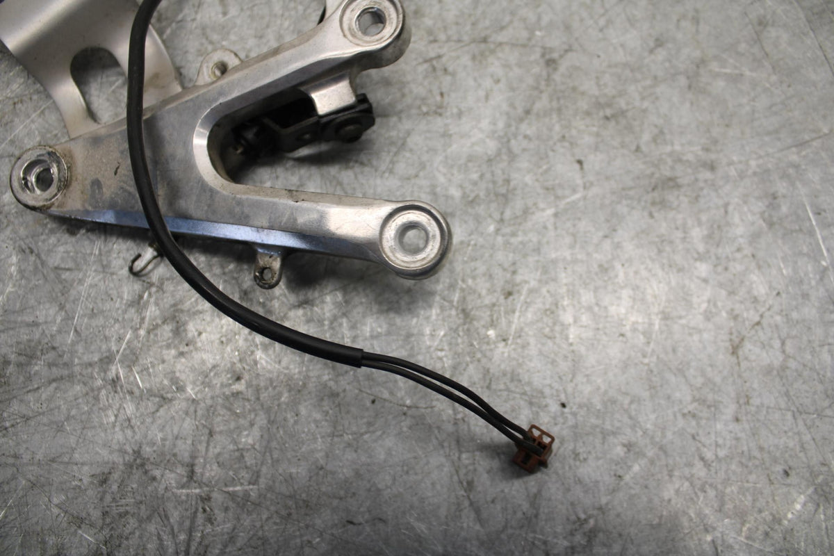 2003 Yamaha YZF R6 RIGHT REARSET REAR SET DRIVER FOOT PEG REST STOP BB539