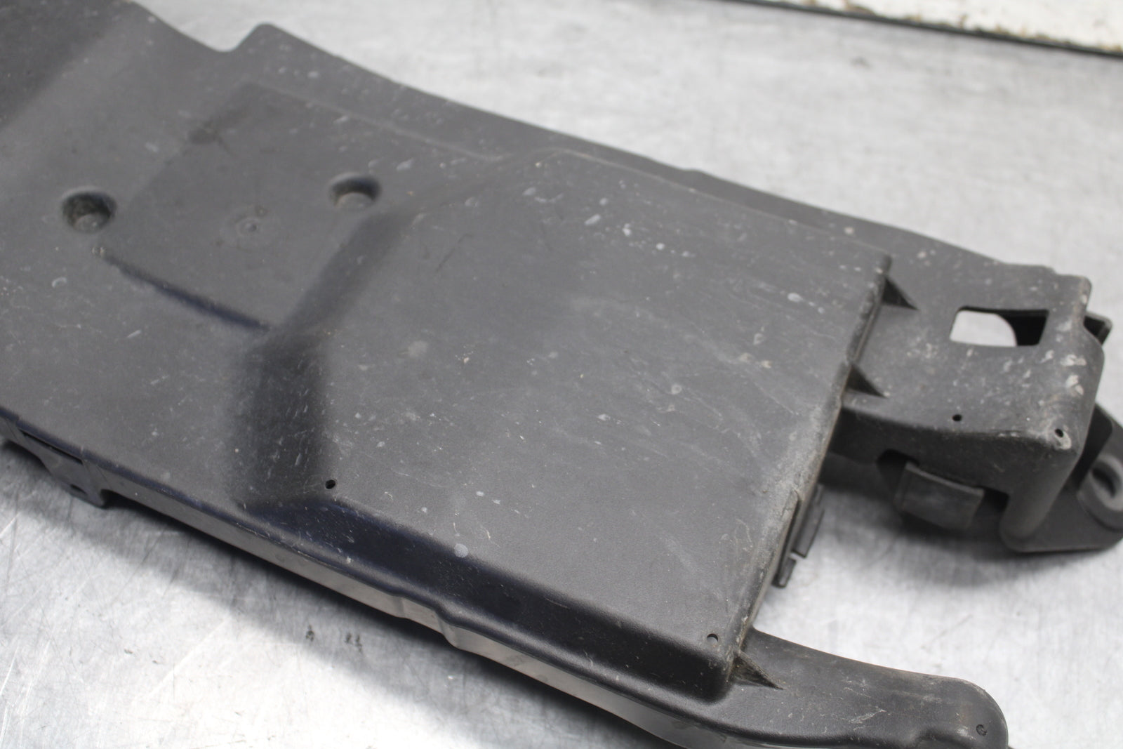 09-12 KAWASAKI NINJA ZX6R REAR BACK TAIL UNDERTAIL BATTERY TRAY PLASTIC BB698