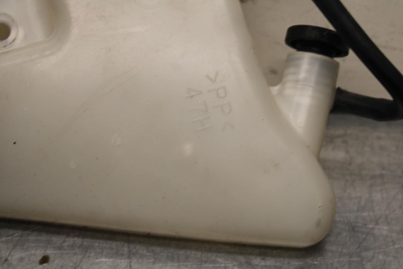 2011 Suzuki GSXR1000 COOLANT WATER TANK RESERVOIR BOTTLE 17910-47H00 BB96