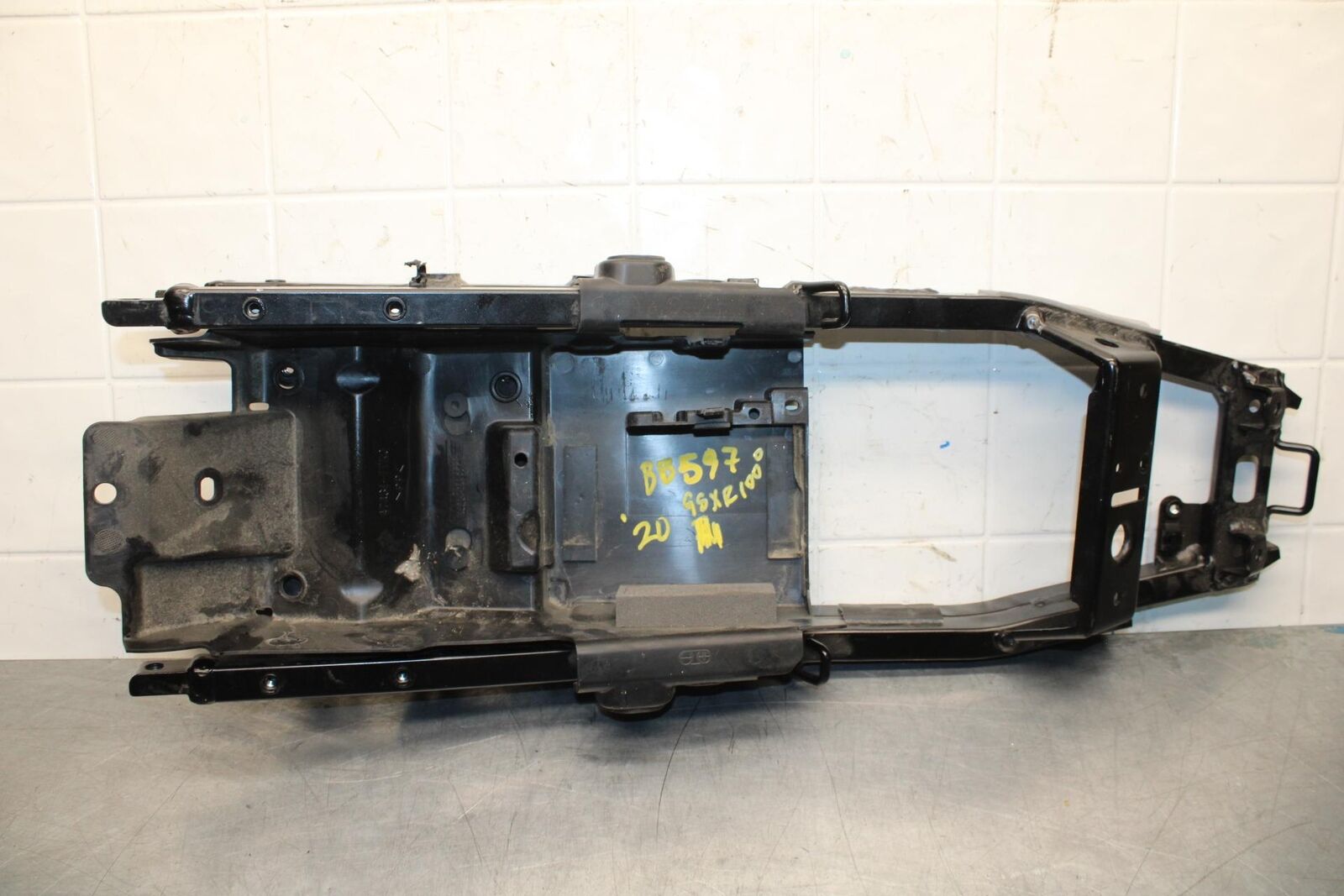 20 SUZUKI GSXR 1000 REAR SUBFRAME BACK SUB FRAME BB597