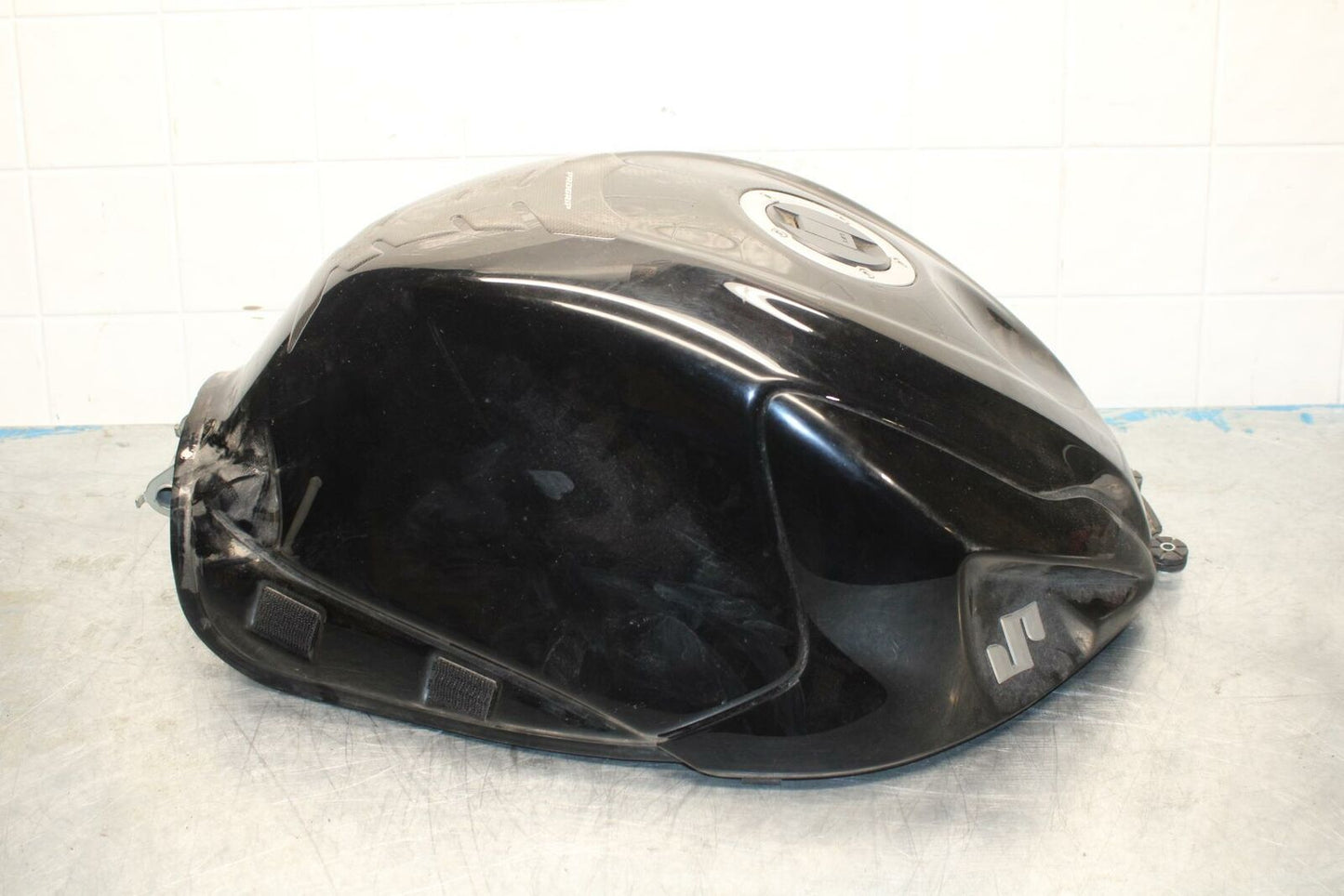 15-21 SUZUKI GSXR600 GAS TANK FUEL CELL PETROL RESERVOIR BB418