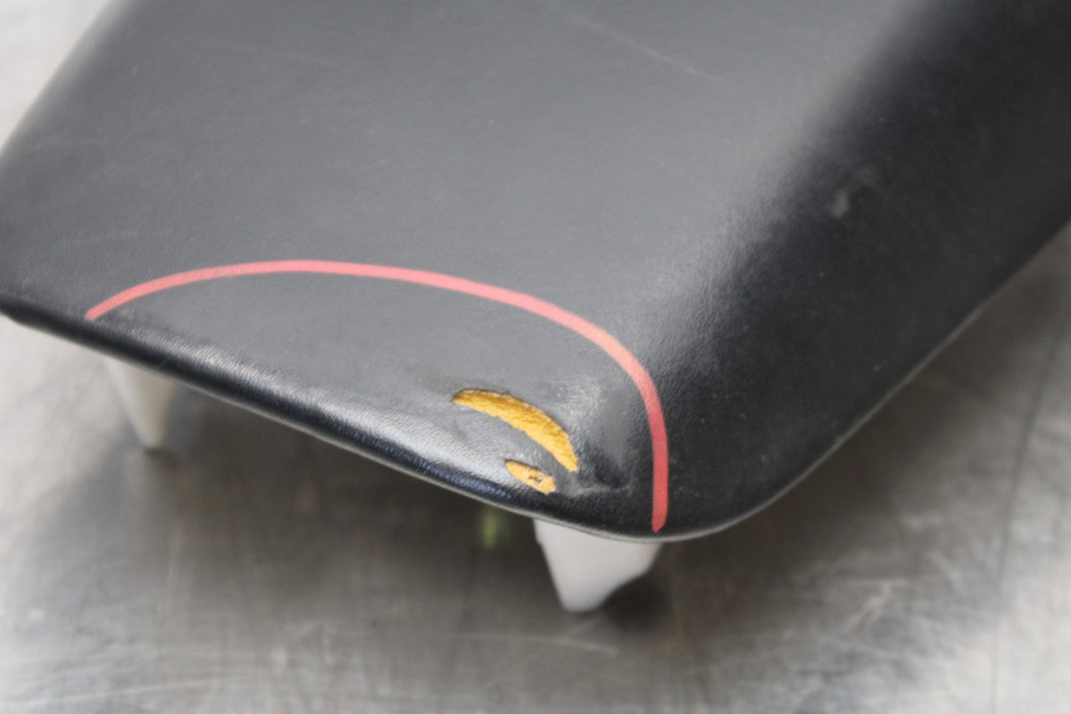 01-06 HONDA CBR600F4I REAR BACK PASSENGER TANDEM SEAT PAD SADDLE PILLION BB185