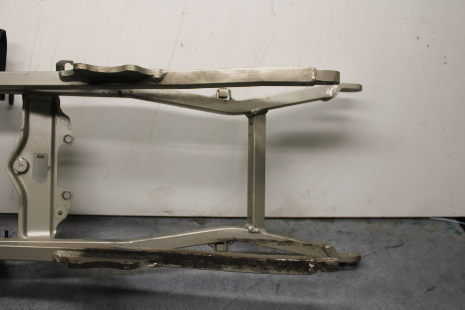 00-02 KAWASAKI NINJA ZX6R REAR SUBFRAME BACK SUB FRAME BB750