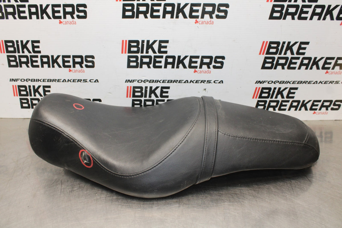 07 HARLEY-DAVIDSON SPORTSTER 1200 CUSTOM XL1200C SADDLE SEAT  BB833