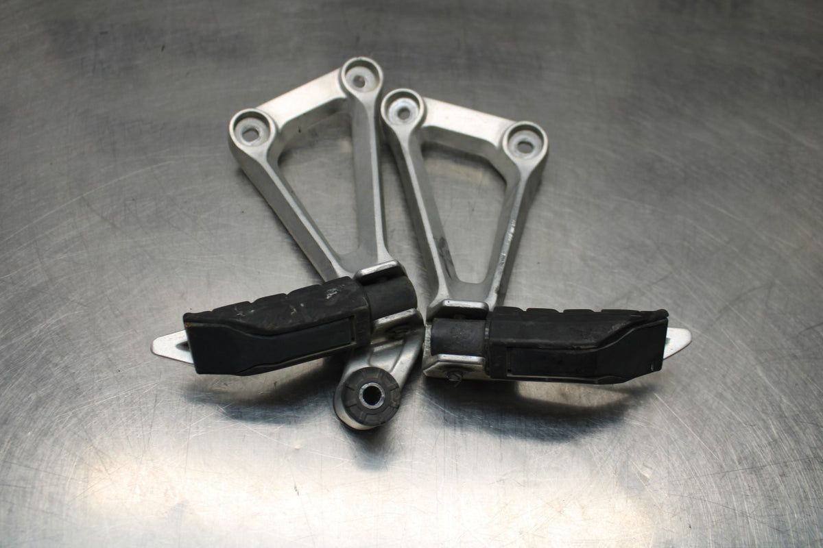 13-15 HONDA CBR500R REAR BACK PASSENGER PEG SET PAIR BB834
