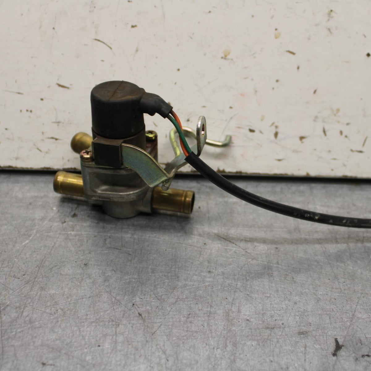 01-06 HONDA CBR600F4I AIR VALVE SOLENOID TOP ENGINE SWITCH SENSOR  BB644