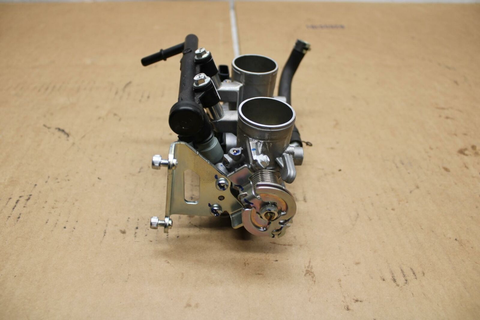 19-21 YAMAHA YZF R3 CARBS CARBURETORS BB378