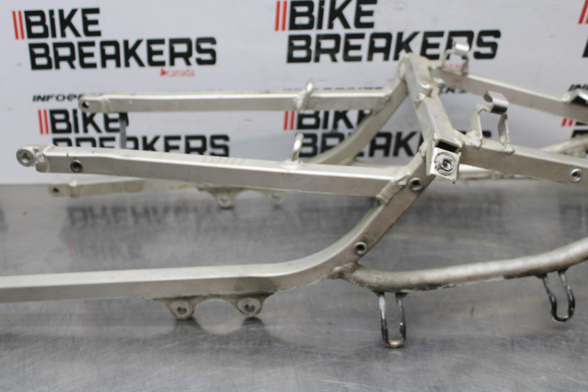 00 SUZUKI GSXR750 REAR SUBFRAME BACK SUB FRAME BB820