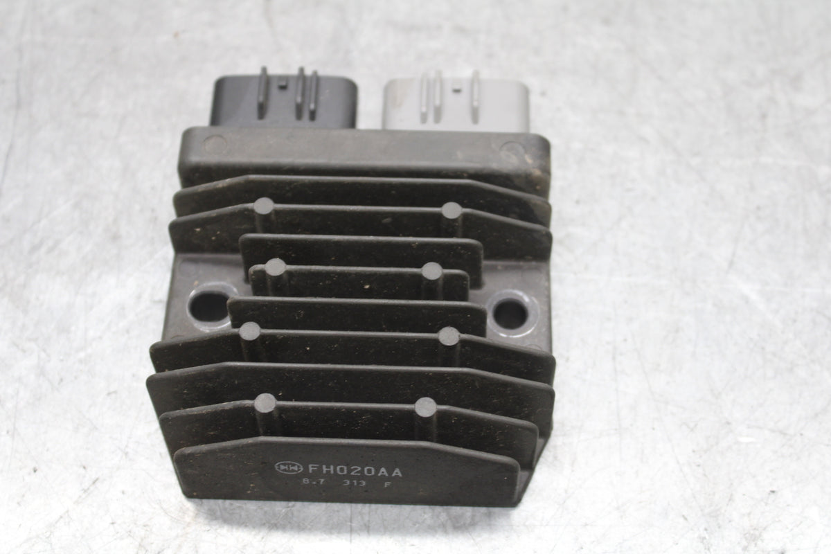19-21 TRIUMPH SPEED TWIN 1200 RECTIFIER VOLTAGE REGULATOR BB653