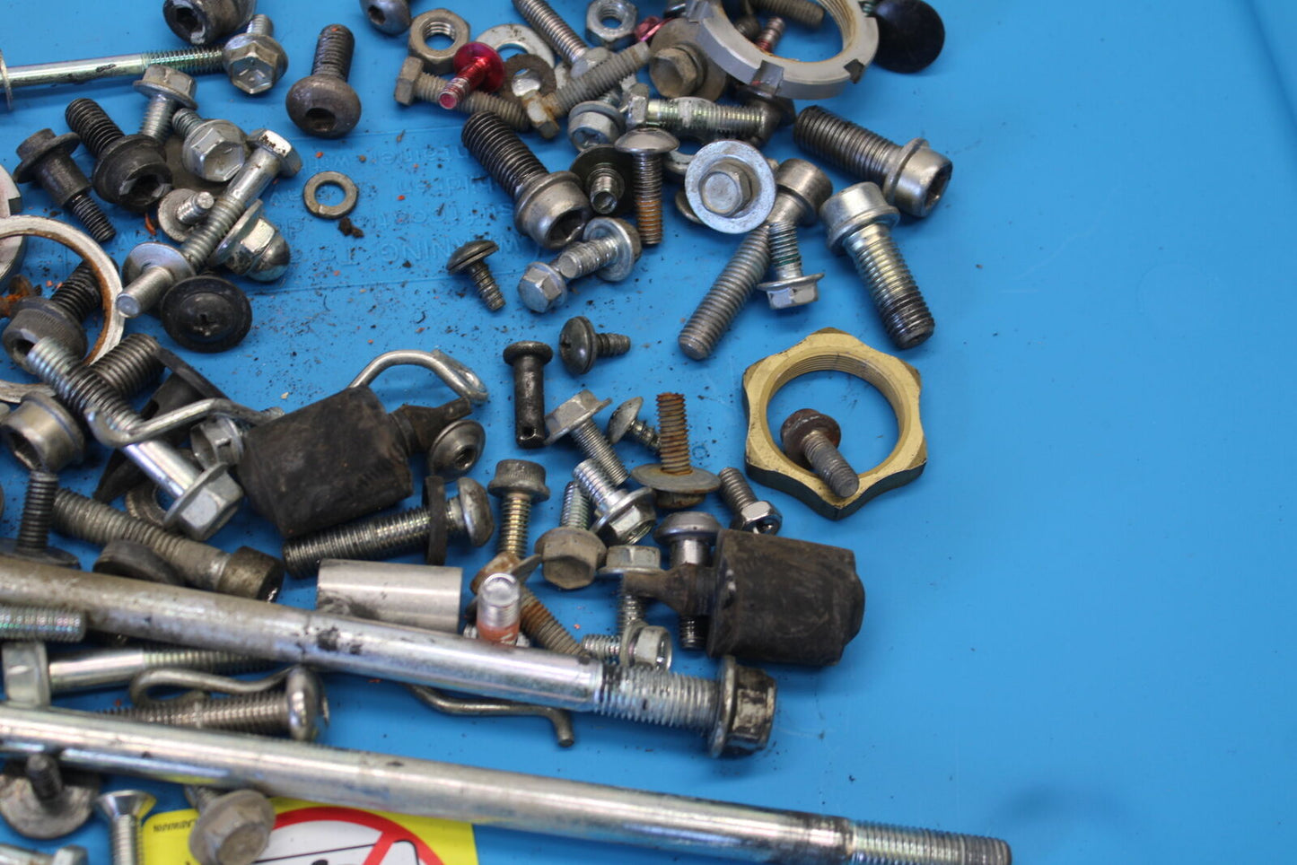 06-07 SUZUKI GSXR 600 ENGINE MOUNTING BOLTS HARDWARE MOTOR SCREWS BB694