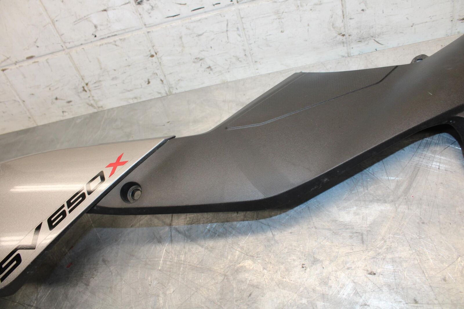 2017 Suzuki SV650X ABS LEFT FRONT UPPER MID SIDE FAIRING COWL PLASTIC BB512