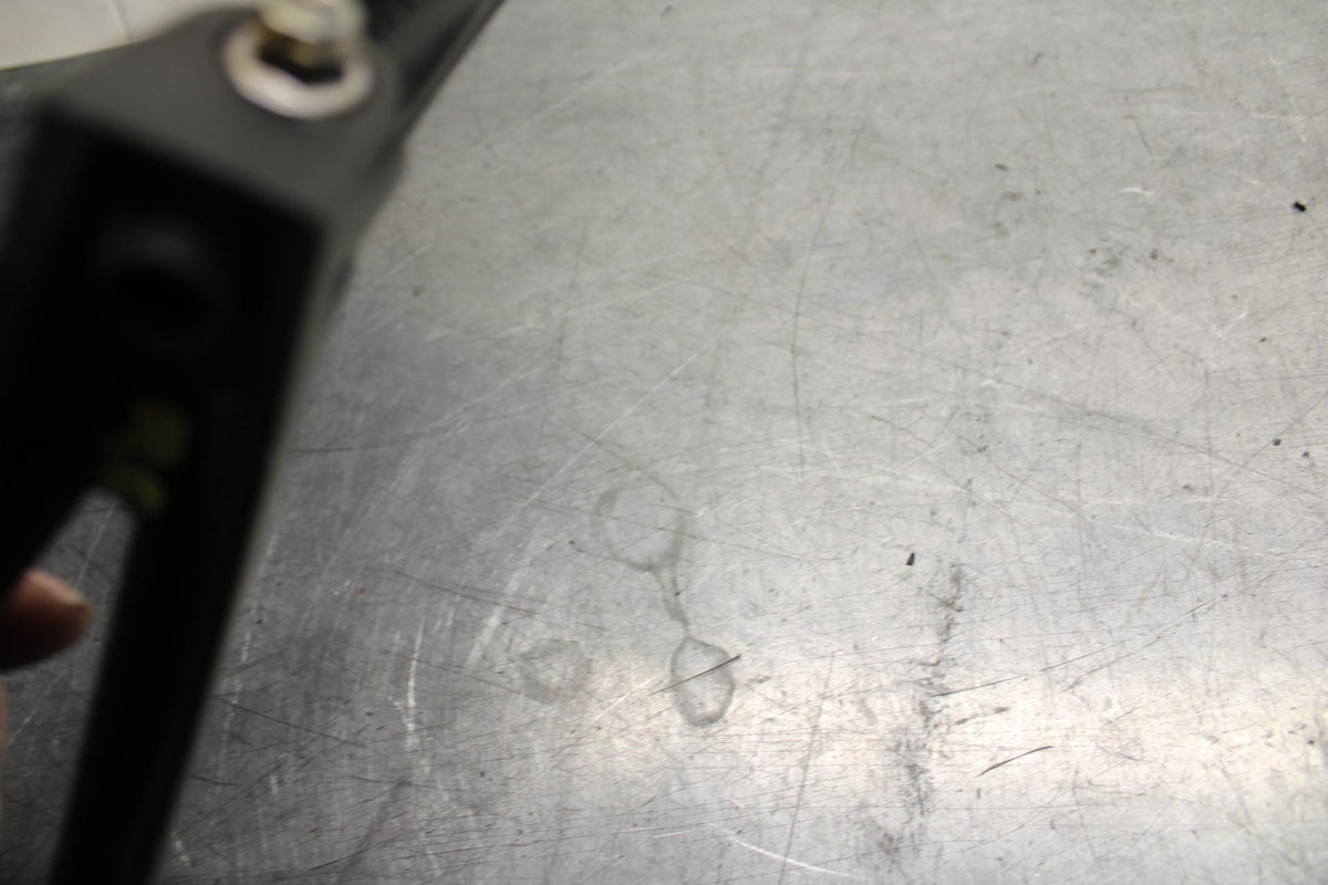 07 YAMAHA YZF R6 2c0 RIGHT REAR BACK PASSENGER PEG BB75