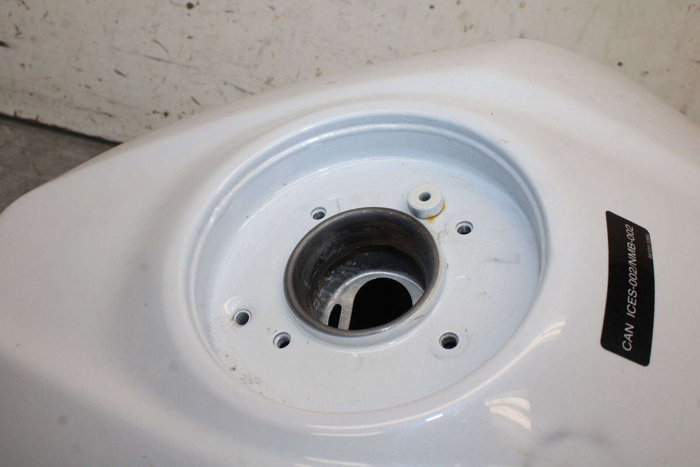 18-23 KAWASAKI NINJA 400 GAS TANK FUEL CELL PETROL RESERVOIR BB660