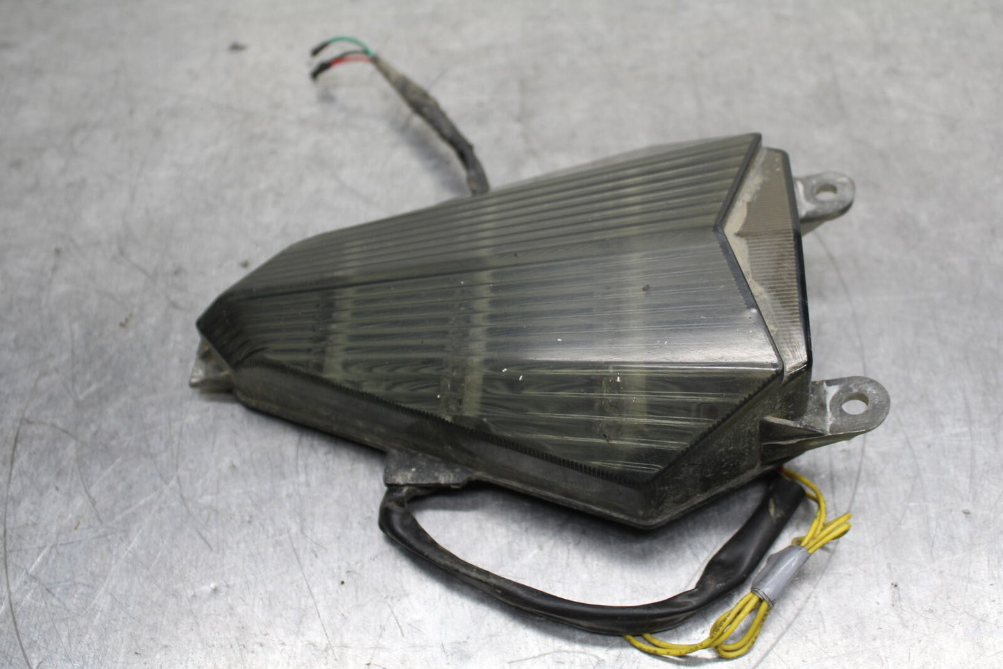 06-07 YAMAHA YZF R6 AFTERMARKET REAR TAIL TAILLIGHT BACK BRAKE LIGHT BB742