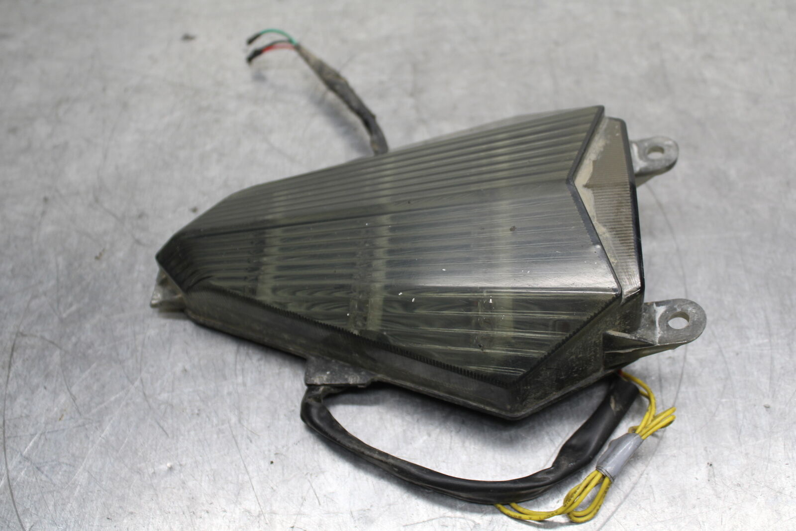 06-07 YAMAHA YZF R6 AFTERMARKET REAR TAIL TAILLIGHT BACK BRAKE LIGHT BB742