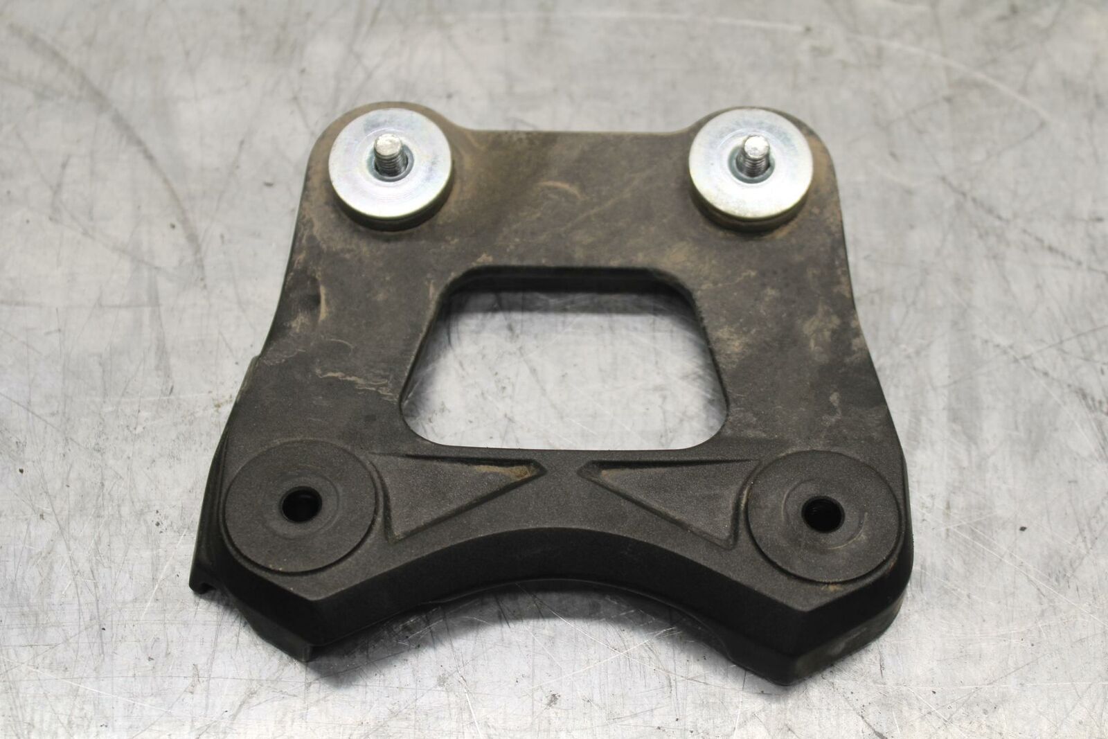 19-20 KAWASAKI NINJA ZX6R FRONT GAS TANK BRACKET MOUNT BB407