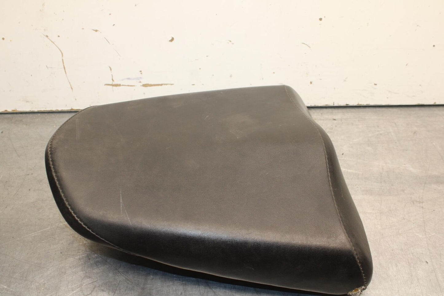 11-19 HONDA CBR125R REAR BACK PASSENGER TANDEM SEAT PAD SADDLE PILLION BB102