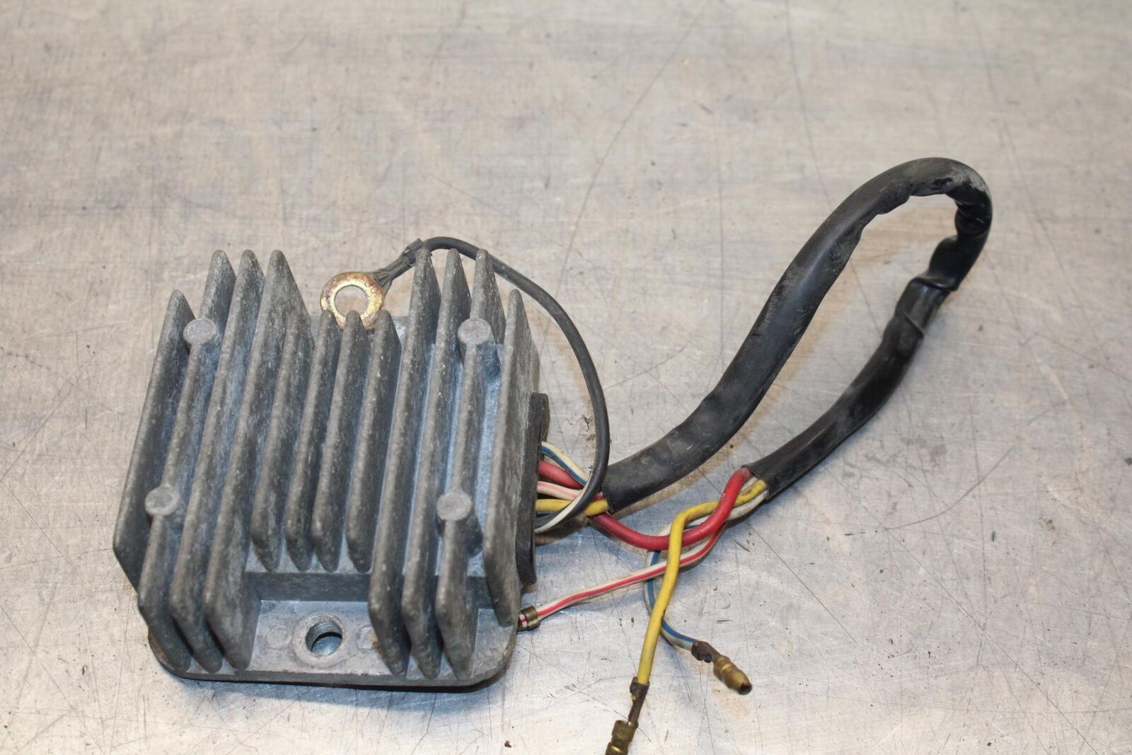 80-83 SUZUKI GS750E RECTIFIER VOLTAGE REGULATOR BB82