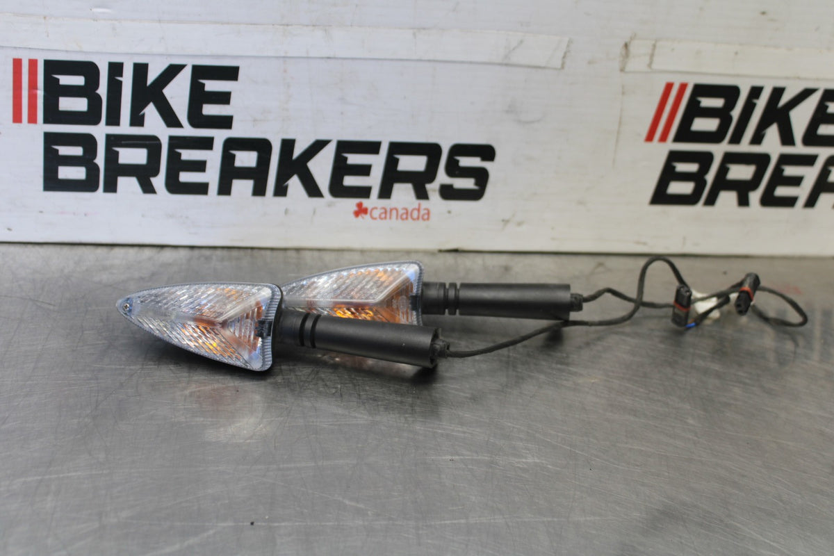 19 BMW F750GS FRONT LEFT RIGHT TURN SIGNALS LIGHT INDICATORS BB938